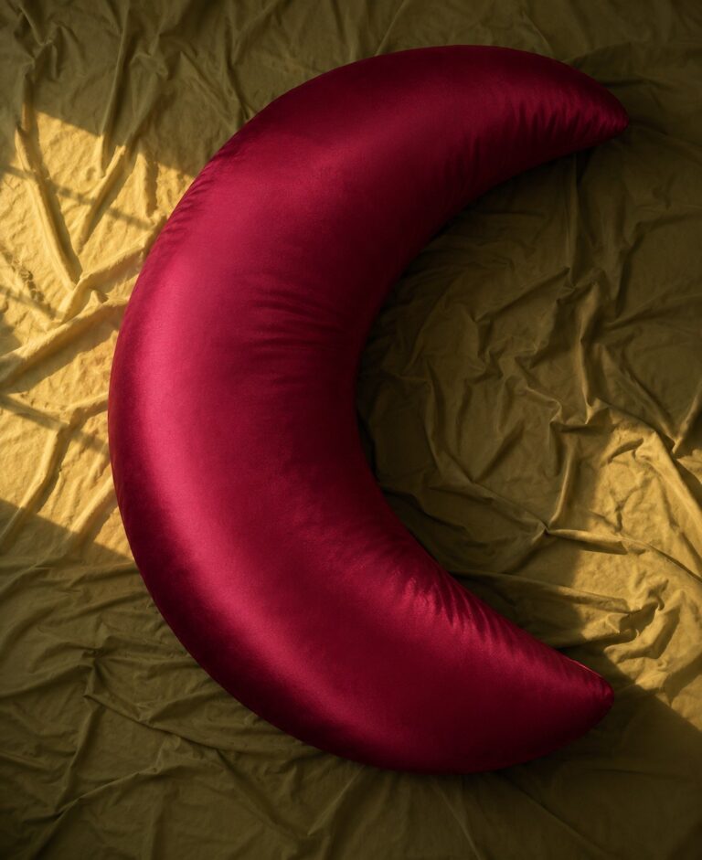 Maron Pillow