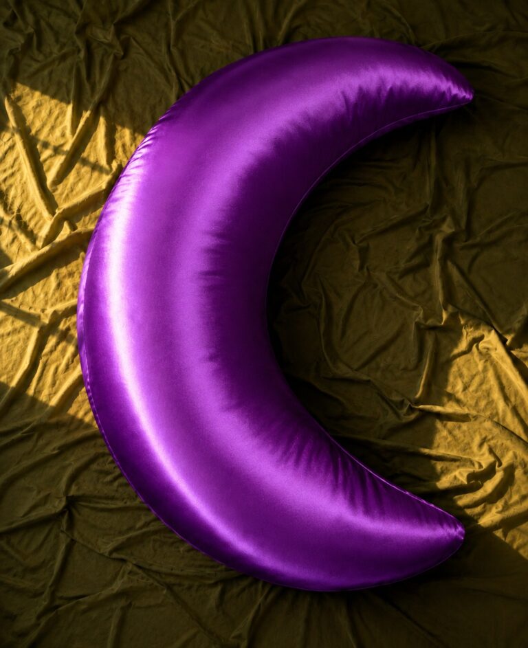 📏 Product Specifications * Product: Premium Solid Fiber Moon Pillow With Maroon Colour Cover Pillow * Size: ৫ ফুট × ২৩ ইঞ্চি * Filling: Premium Solid Fiber * Cover Material: Premium Satin Fabric * Cover: Washable & Removable * Shape: Moon / Crescent Shape * Weight: ৫ কেজি (১০০-২০০ গ্রাম কম বেশি হতে পারে) * Guarantee: ৫ বছরের Solid Fiber Guarantee * Cover Colour : Maroon Colour